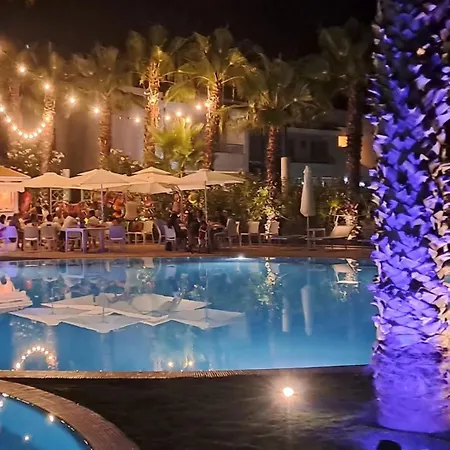 Pitagora Aparthotel 3*